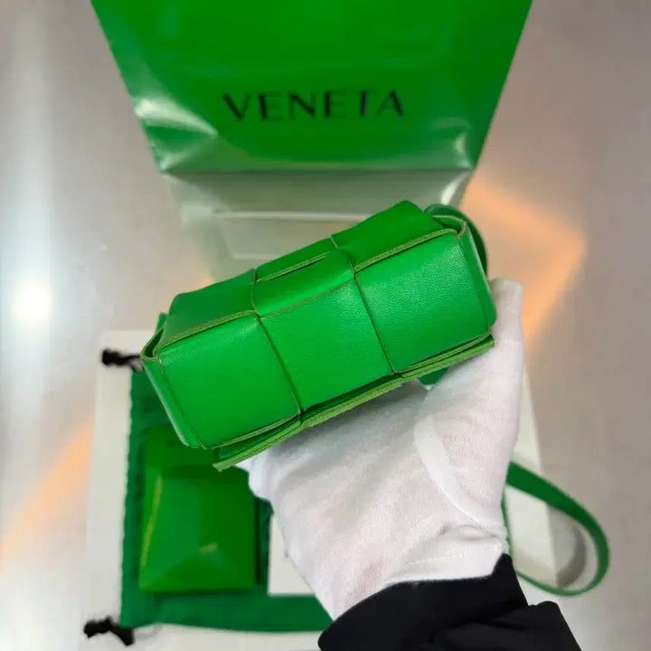 [BUNJANG] Bottega Veneta Parrot Mini Leather Cassette Bag / [리오브] 보테가베네타 패러킷 미니 레더 카세트백