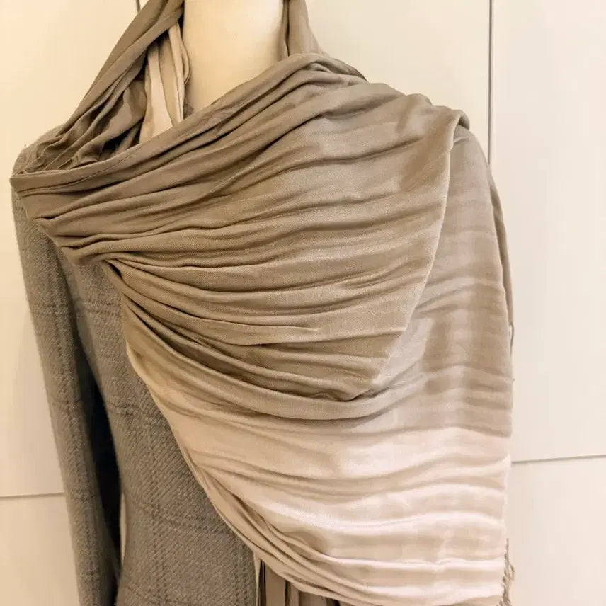 [BUNJANG] Beige Pleated Scarf / 베이지 주름 스카프(자켓 제외)