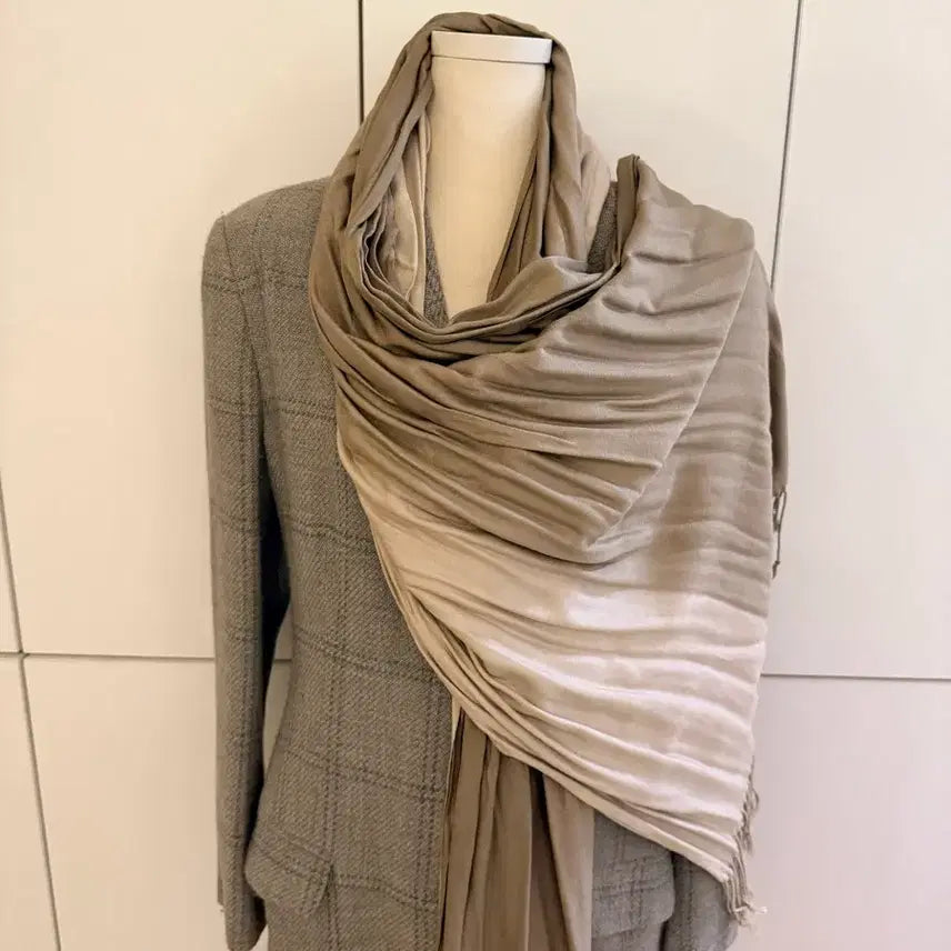 [BUNJANG] Beige Pleated Scarf / 베이지 주름 스카프(자켓 제외)