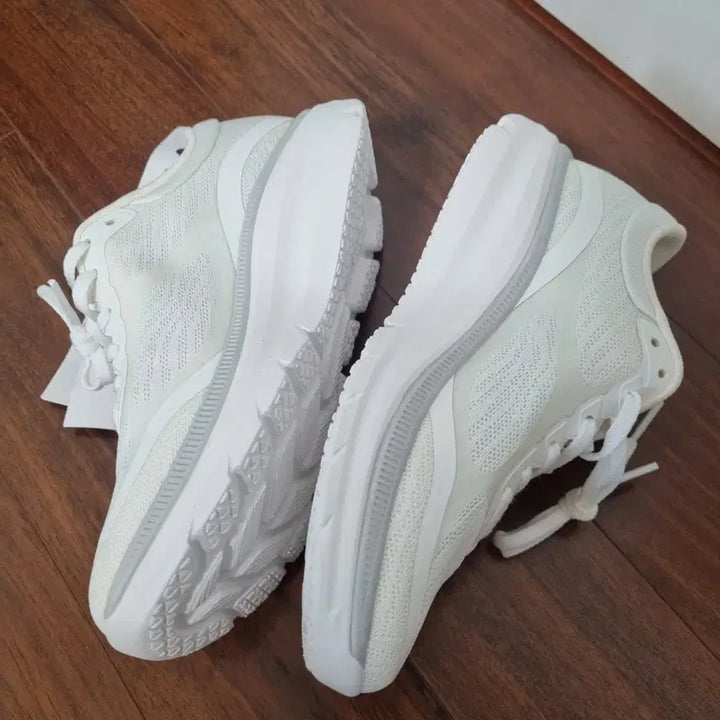[BUNJANG] FILA Akimbo RGB Running Shoes (230) / 휠라 FILA 아킴보 RGB 런닝화 운동화 230