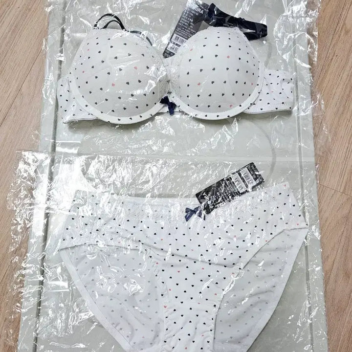 [BUNJANG] dAb Bra and Panty Set (2 Sets) / [새상품 ] dAb 브라와 팬티 2세트