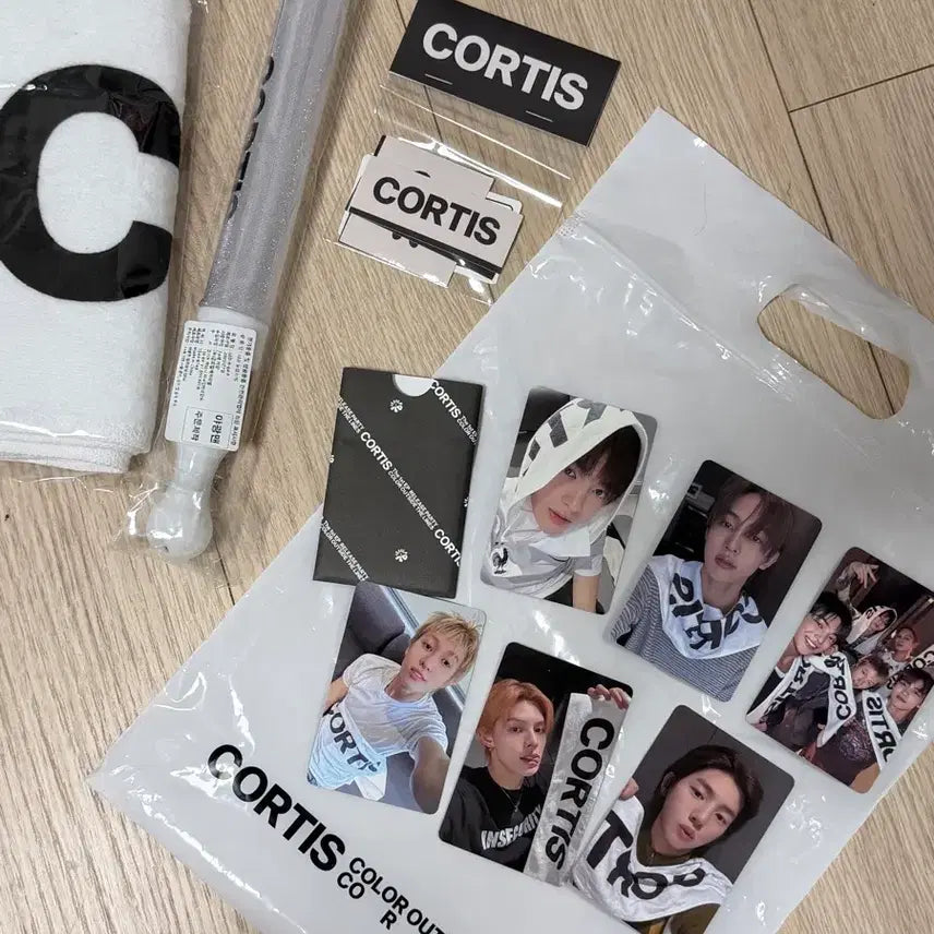 [SOLD OUT] [BUNJANG] Cortis Debut Release Party Photocard Set (Sealed) / 코르티스 데뷔 릴리즈 파티 포카 세트 미개봉