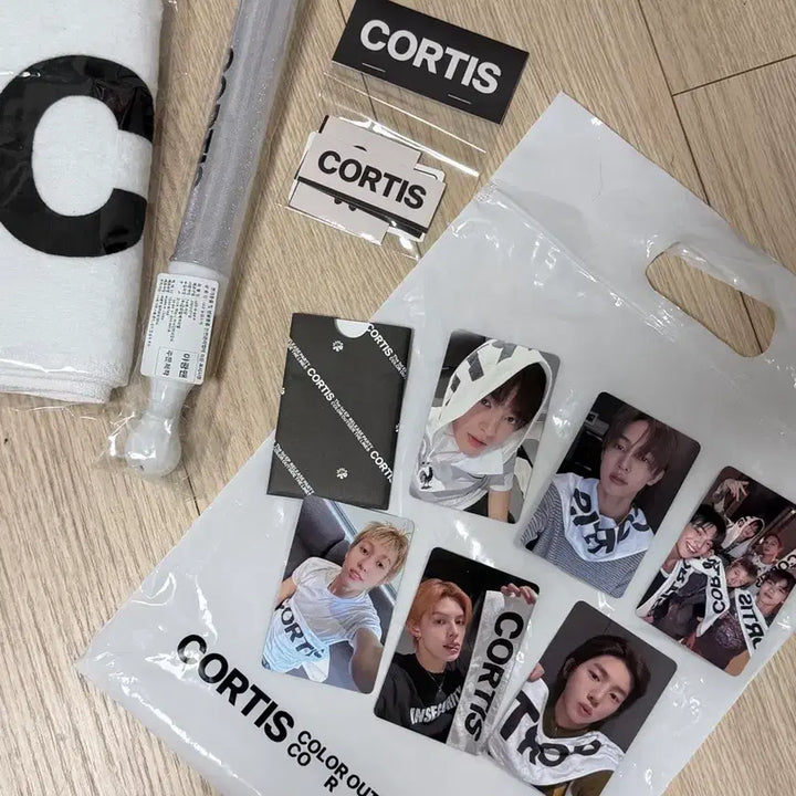 [SOLD OUT] [BUNJANG] Cortis Debut Release Party Photocard Set (Sealed) / 코르티스 데뷔 릴리즈 파티 포카 세트 미개봉