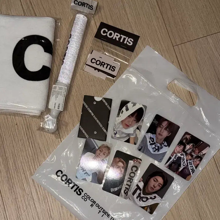 [SOLD OUT] [BUNJANG] Cortis Debut Release Party Photocard Set (Sealed) / 코르티스 데뷔 릴리즈 파티 포카 세트 미개봉
