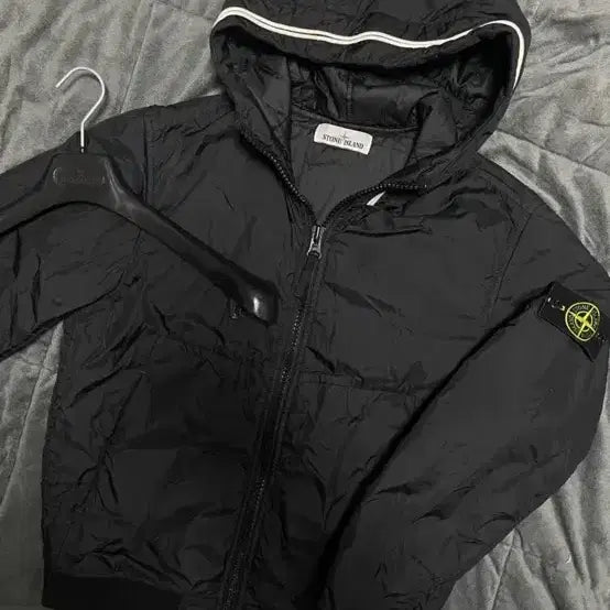 [BUNJANG] Stone Island 20FW Crinkle Reps Hooded Down Jacket / (s) 20fw 스톤 크링클랩스 후드패딩 바람막이