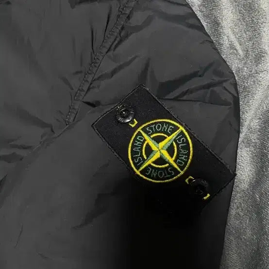 [BUNJANG] Stone Island 20FW Crinkle Reps Hooded Down Jacket / (s) 20fw 스톤 크링클랩스 후드패딩 바람막이