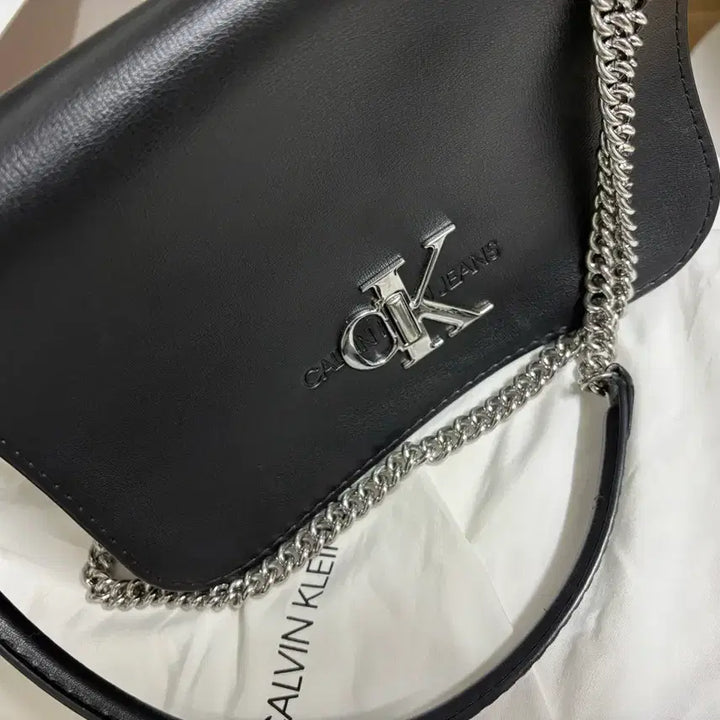 [BUNJANG] Calvin Klein Black Chain Crossbody Bag / 캘빈클라인 CK 블랙 체인 크로스백