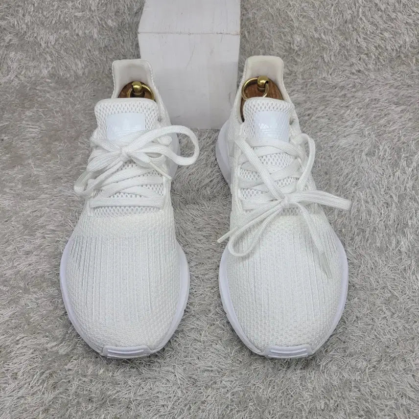 [BUNJANG] Adidas Swift Run Sneakers / 구제짱짱맨 255 아디다스 스위프트 런 스니커즈