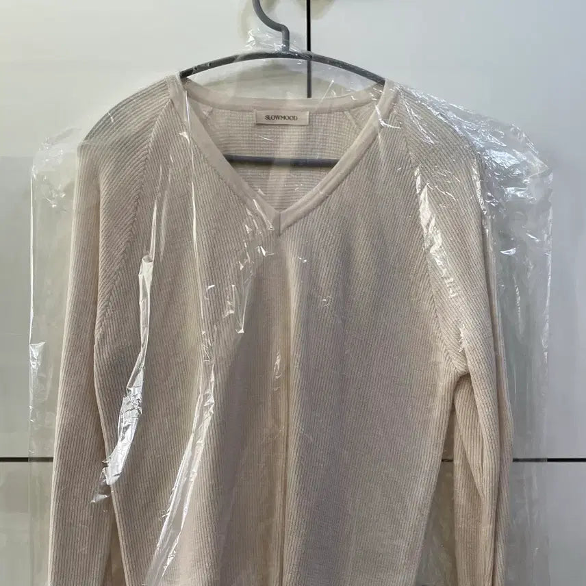 [BUNJANG] Slowand Made Premium Silk Tencel Knit V-Neck Cream / (미착용) 슬로우앤드 made. 여리핏 프리미엄 실켓텐셀니트 크림색상