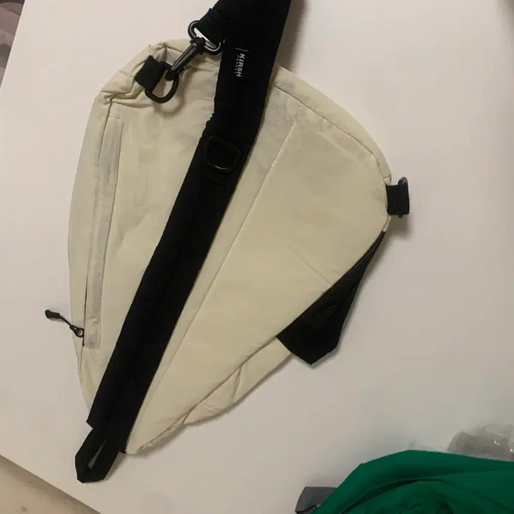 [BUNJANG] Kirsh Sling Bag / 키르시 슬링백 무료배송팝니다