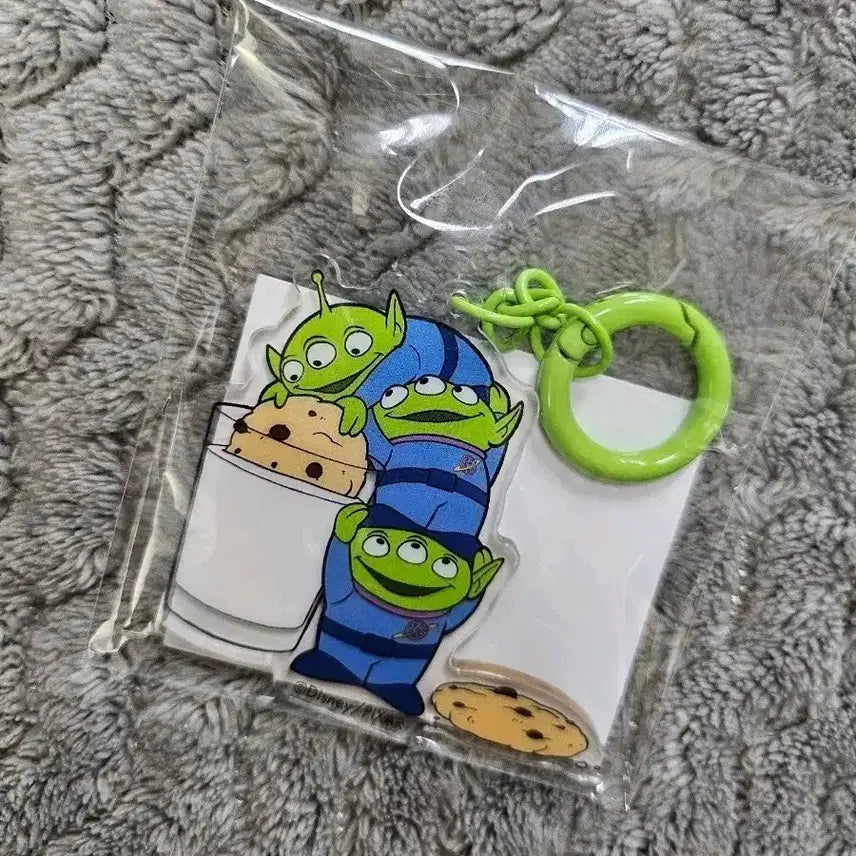 [BUNJANG] Innisfree Woody Green Alien Keychain (Sealed) / (미개봉 새상품) 이니스프리 토이스토리 알린 키링