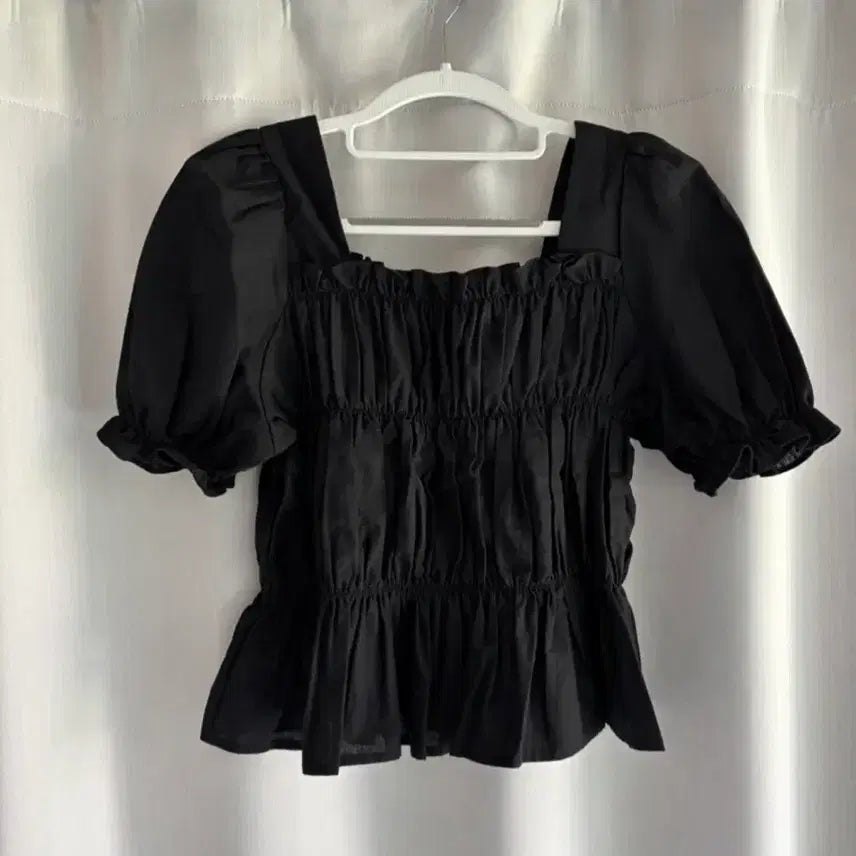 [BUNJANG] Black Shirring Puff Sleeve Square Neck Blouse / 새상품) 검정 퍼프 셔링 블라우스 스퀘어넥 퍼프 블라우스
