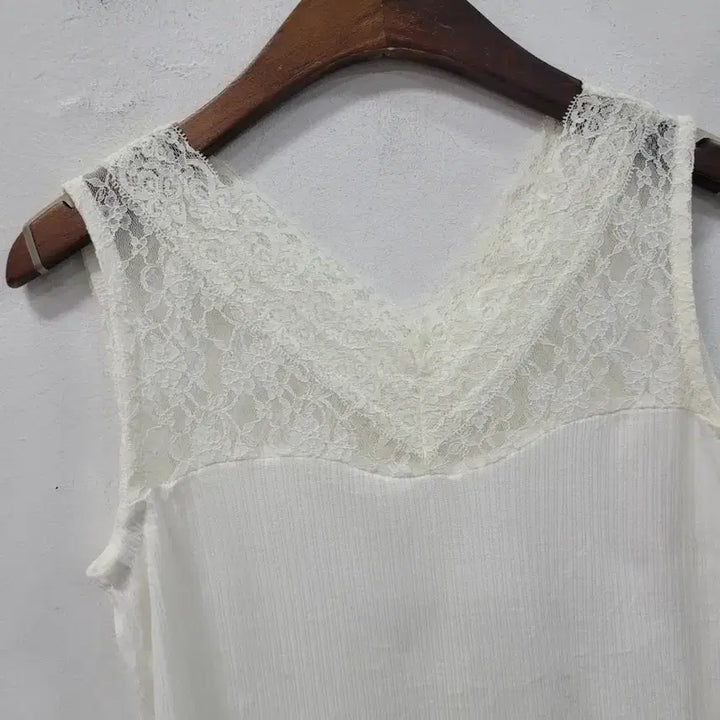 [BUNJANG] Ray Cassin Lace Sleeveless Blouse White Free Size / Ray cassin 레이스 흰색 나시 슬리브리스