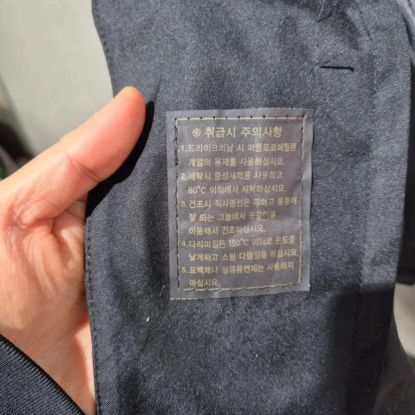 [BUNJANG] Gore-Tex Double-Button Black Trench Coat / 고어텍스 블랙 트렌치 코트 더블 버튼