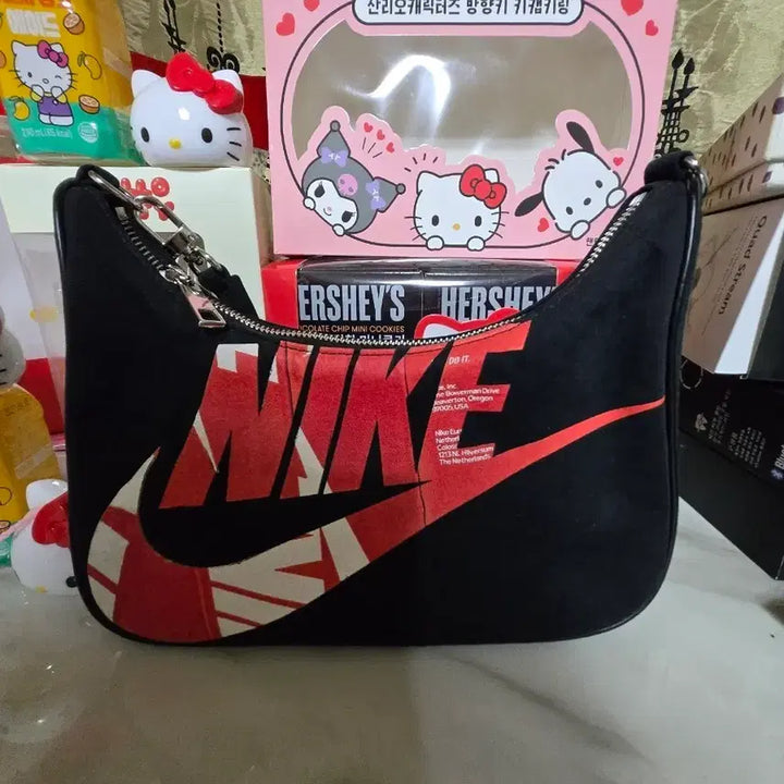 [BUNJANG] Nike Swoosh Black Shoulder Bag Upcycled Custom / 나이키 스우시 블랙 숄더백 업사이클링 커스텀