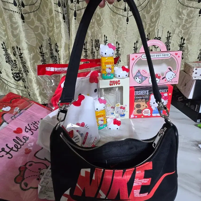 [BUNJANG] Nike Swoosh Black Shoulder Bag Upcycled Custom / 나이키 스우시 블랙 숄더백 업사이클링 커스텀