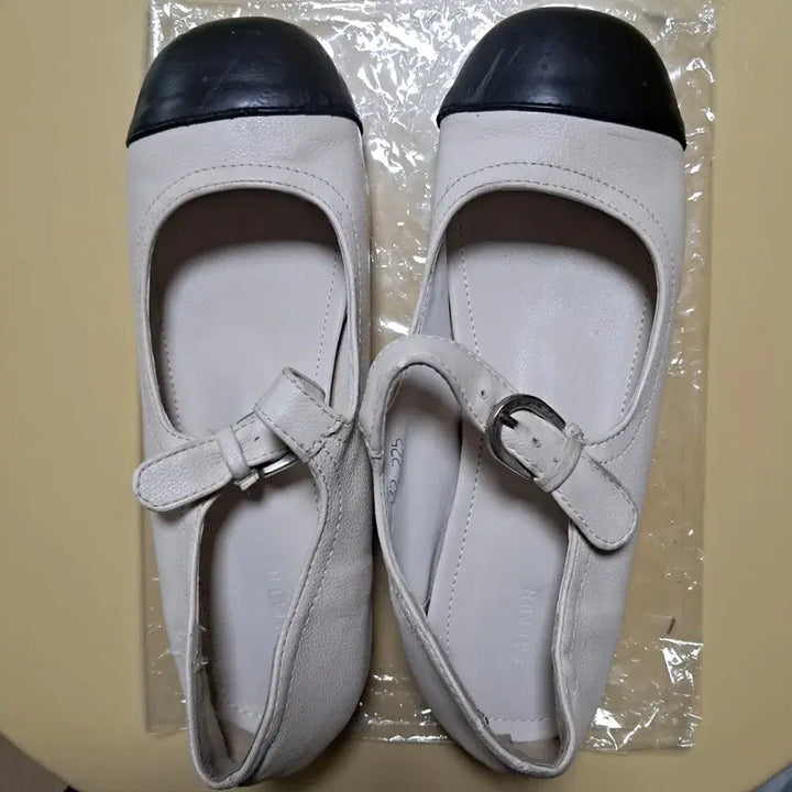 [BUNJANG] Mary Jane Flat Shoes - Ivory/Black - Size 225 / 아이보리/블랙 톤톤 메리제인 플랫슈즈225