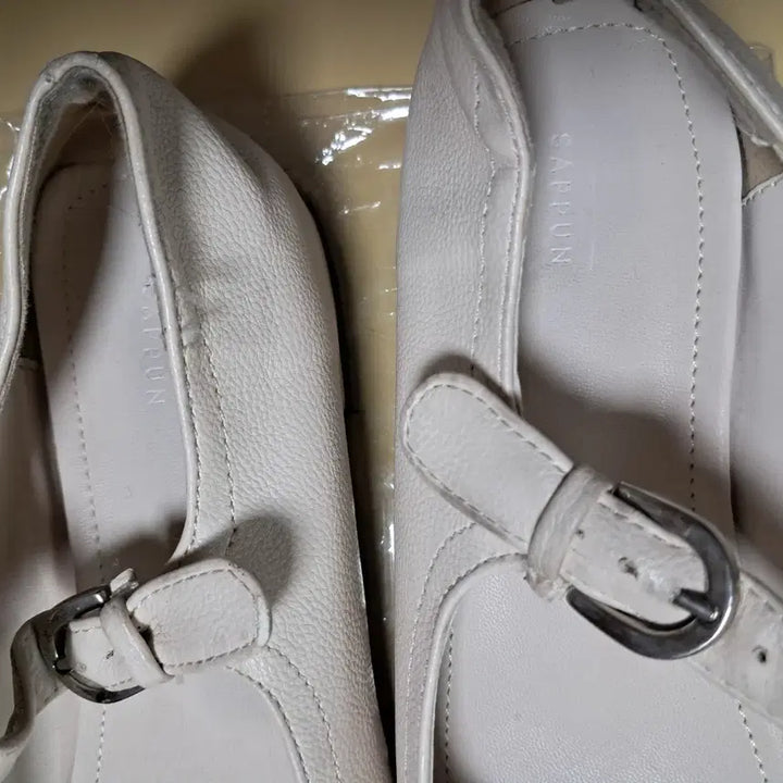 [BUNJANG] Mary Jane Flat Shoes - Ivory/Black - Size 225 / 아이보리/블랙 톤톤 메리제인 플랫슈즈225