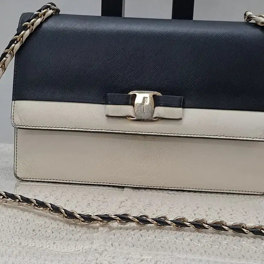 [BUNJANG] Salvatore Ferragamo Chain Crossbody Bag / 페라가모 체인 크로스백