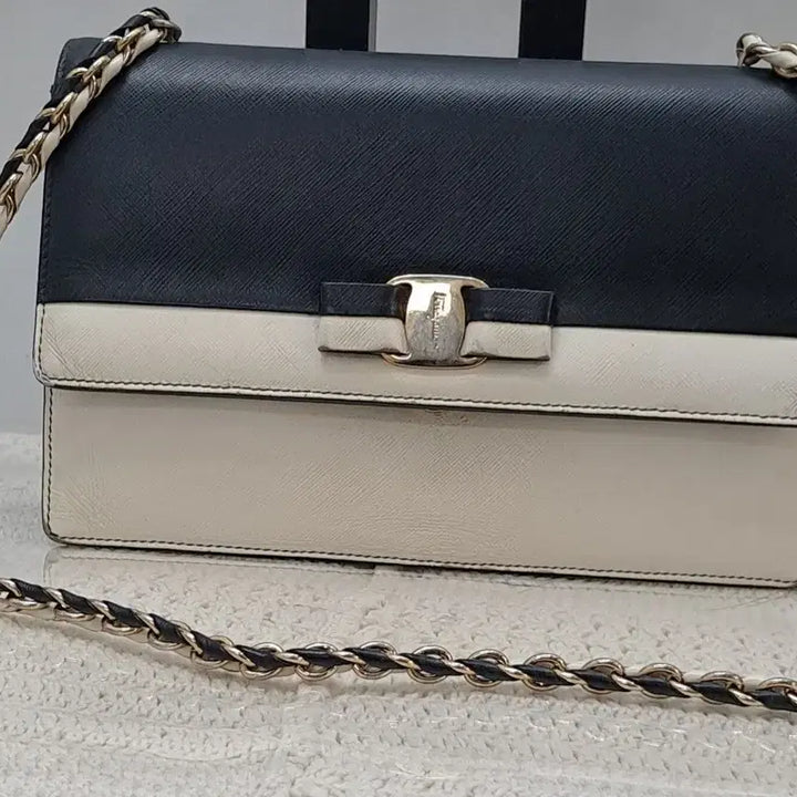 [BUNJANG] Salvatore Ferragamo Chain Crossbody Bag / 페라가모 체인 크로스백