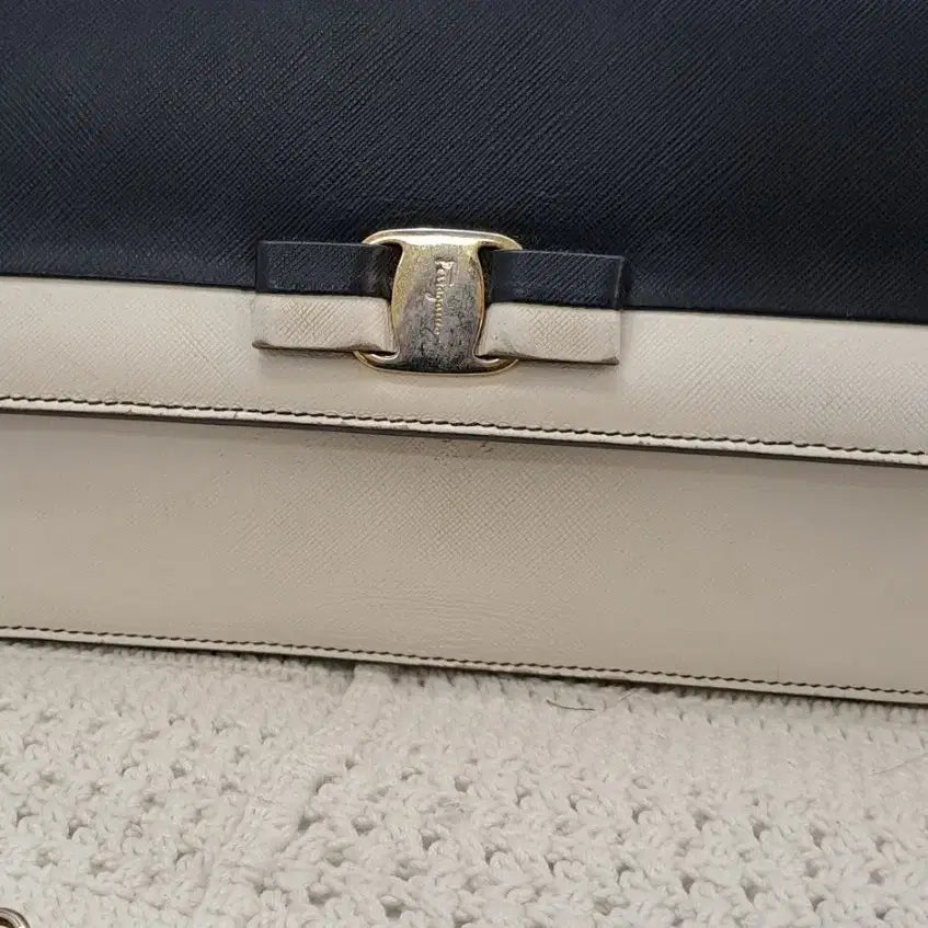[BUNJANG] Salvatore Ferragamo Chain Crossbody Bag / 페라가모 체인 크로스백