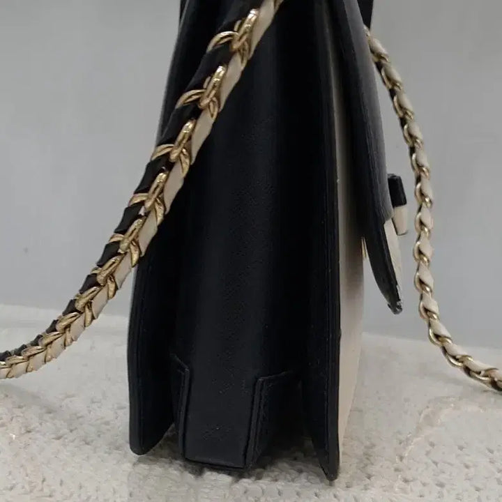 [BUNJANG] Salvatore Ferragamo Chain Crossbody Bag / 페라가모 체인 크로스백