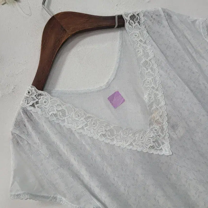 [BUNJANG] Lace V-Neck Short-Sleeve Inner Shirt / 새상품) 레이스 브이넥 반팔 이너 셔츠