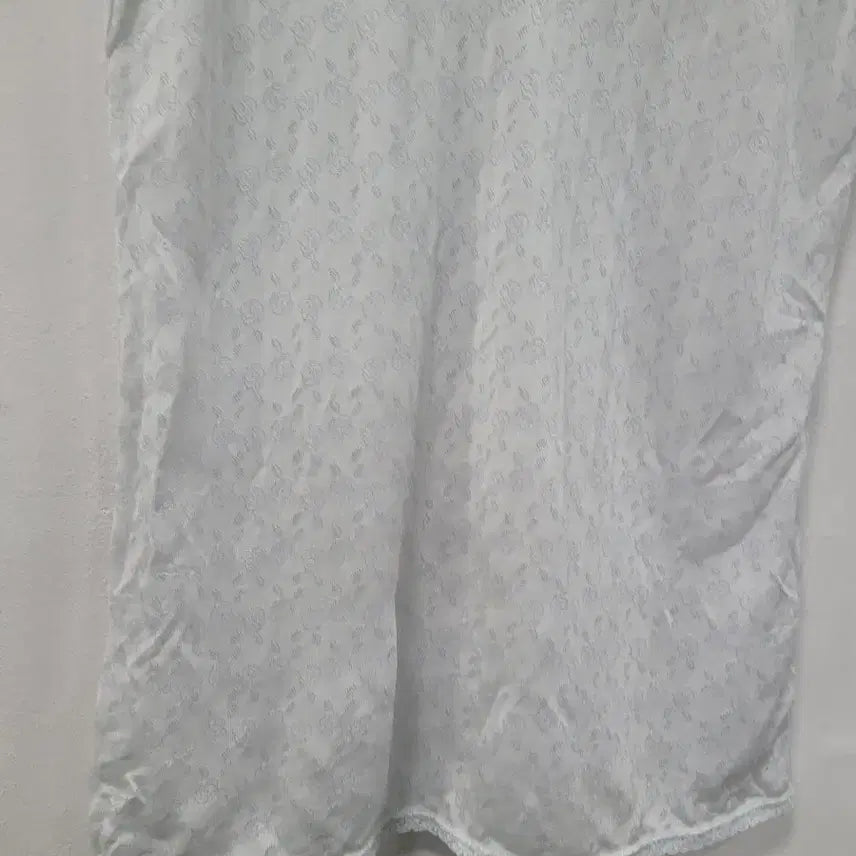 [BUNJANG] Lace V-Neck Short-Sleeve Inner Shirt / 새상품) 레이스 브이넥 반팔 이너 셔츠