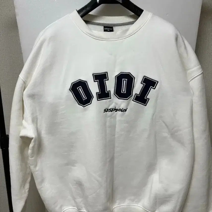 [BUNJANG] OIOI Logo Embroidered Fleece Sweatshirt XL / oioi 기모 화이트맨투맨티셔츠 xl
