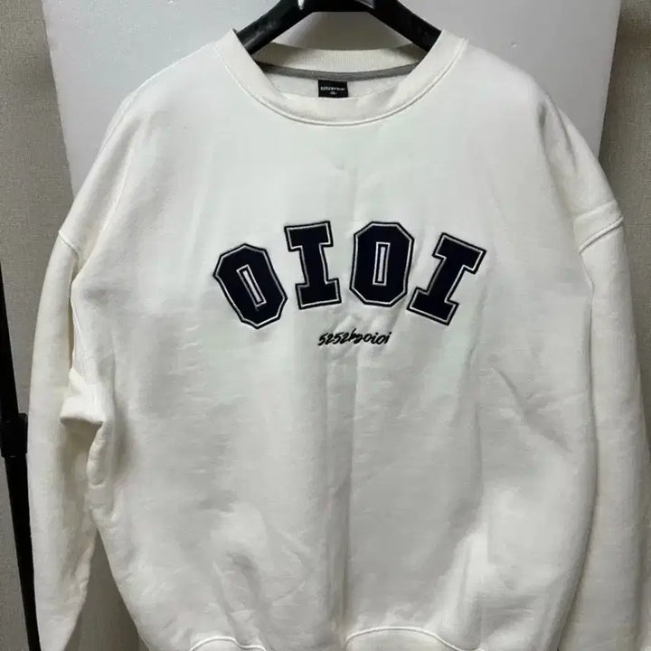 [BUNJANG] OIOI Logo Embroidered Fleece Sweatshirt XL / oioi 기모 화이트맨투맨티셔츠 xl