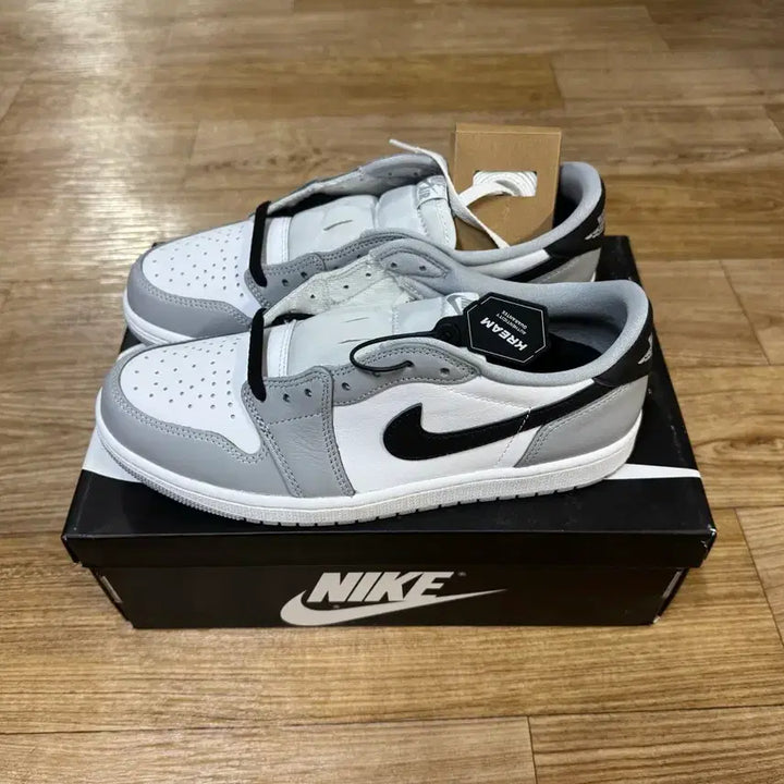 [BUNJANG] Nike Air Jordan 1 Low Wolf Grey and White / 260)나이키 에어 조던 1 로우 울프그레이 앤 화이트