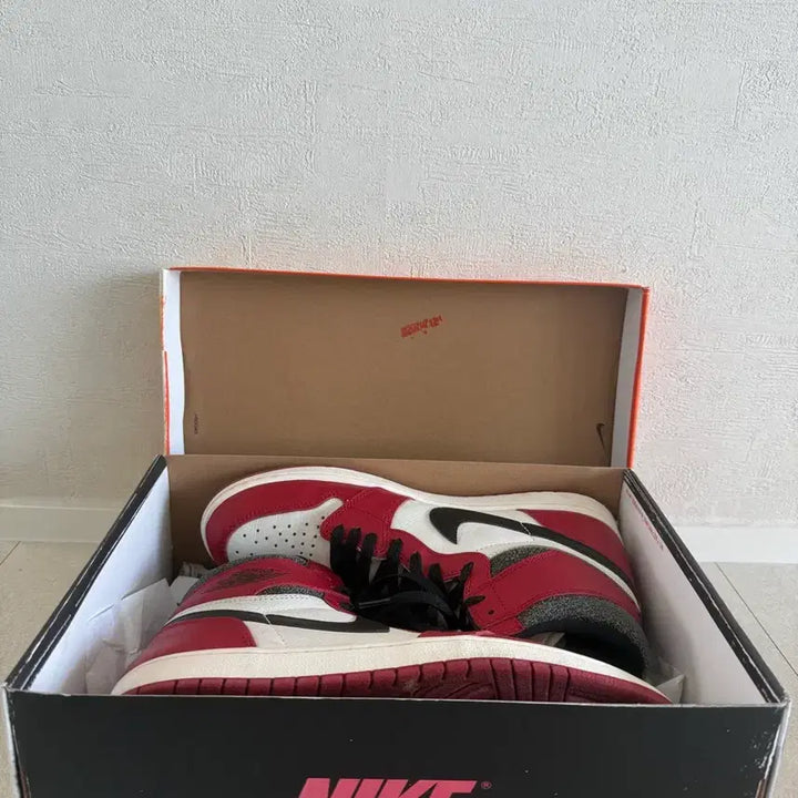 [BUNJANG] Jordan 1 Retro High OG Chicago 2022 / [285] 조던 1 레트로 하이 OG 시카고 2022