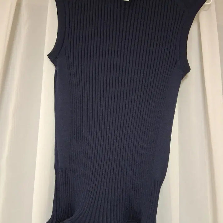 [BUNJANG] Navy Ribbed Knit Sleeveless Top / 네이비 골지 니트 민소매 탑