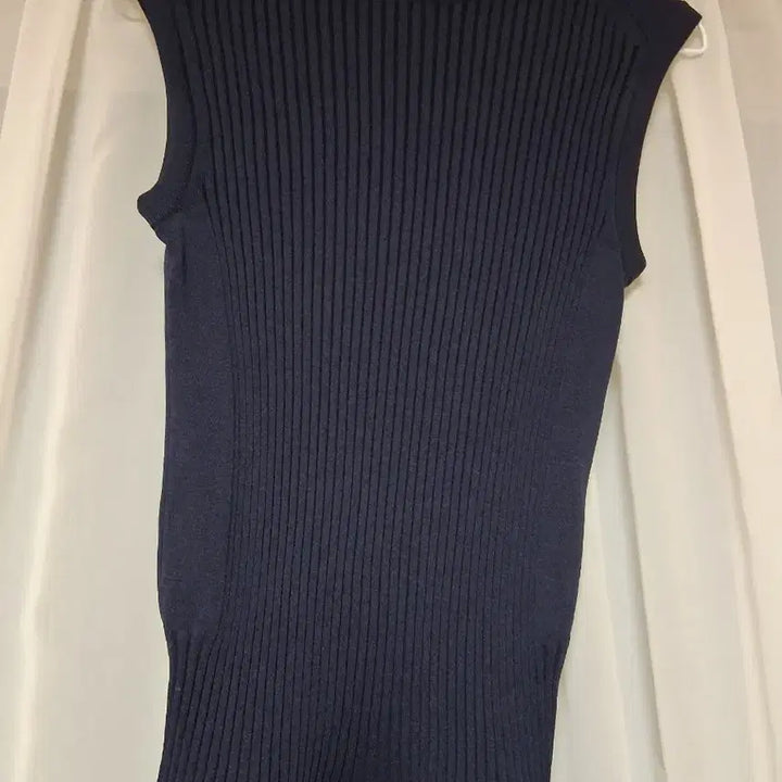 [BUNJANG] Navy Ribbed Knit Sleeveless Top / 네이비 골지 니트 민소매 탑