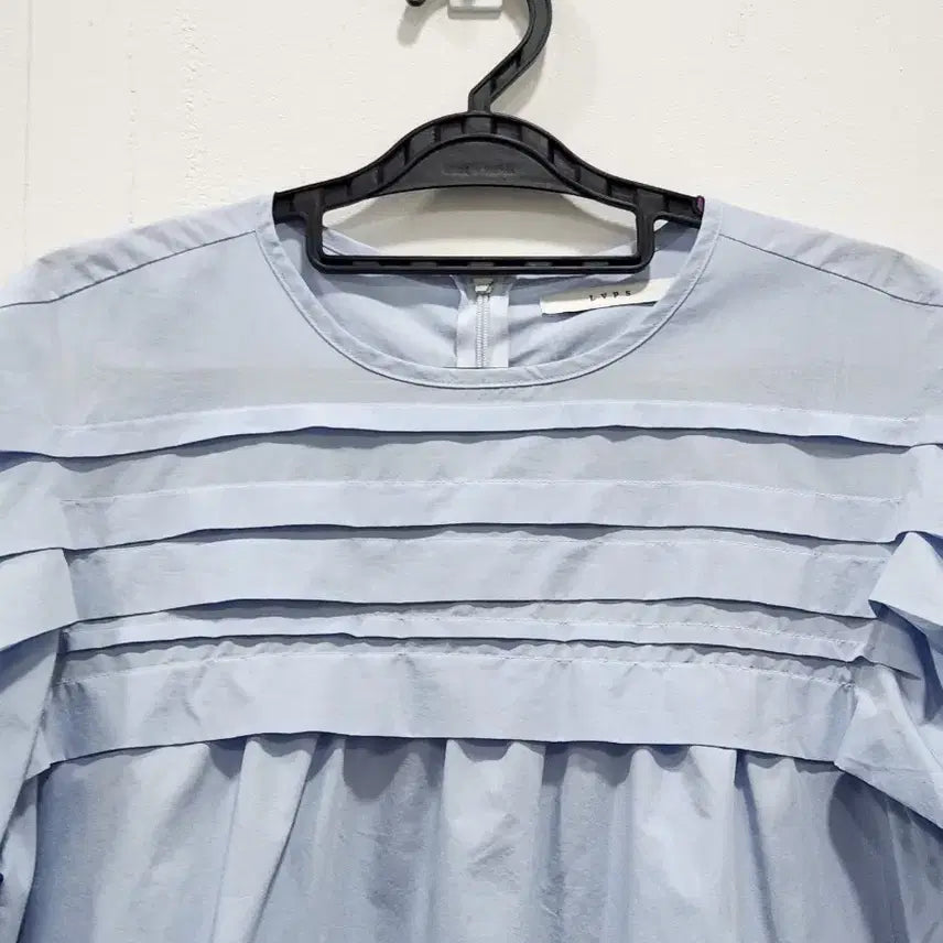 [BUNJANG] LVPS Sky Blue Pleated Short Sleeve Blouse / [F] LVPS 하늘색 플리츠 반팔 블라우스