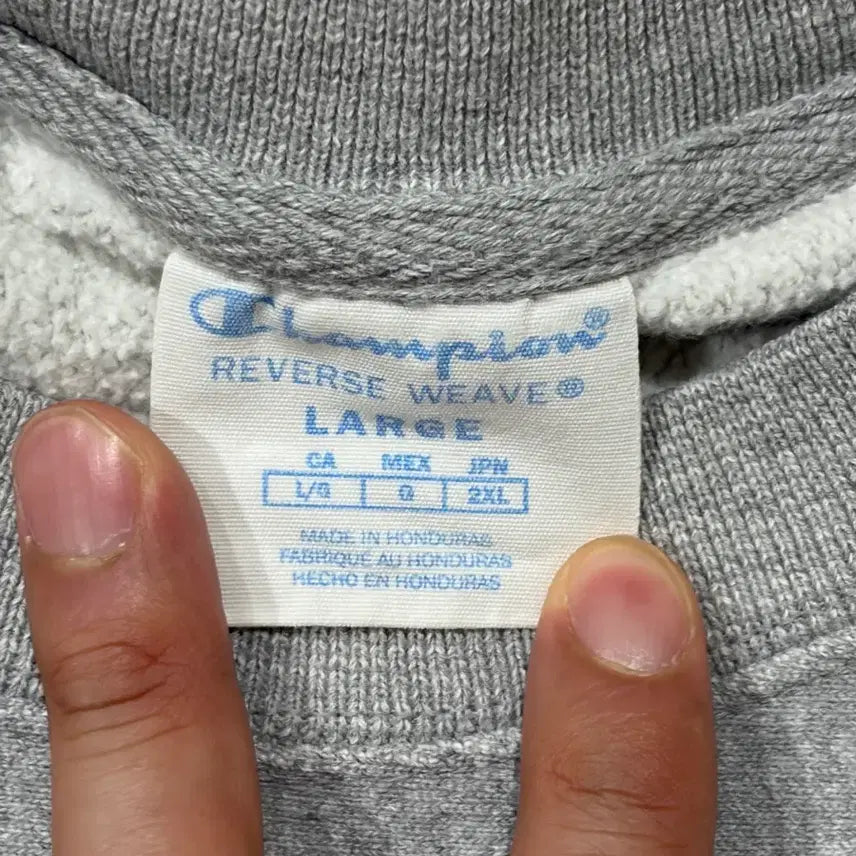 [BUNJANG] Champion x MoMA Reverse Weave Sweatshirt / 챔피온(Champion) X 모마(Moma)리버스위브 스웻셔츠