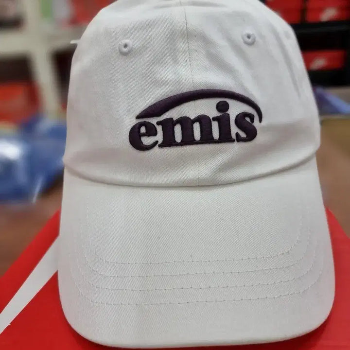 [BUNJANG] EMIS Embroidered Logo Ball Cap White / 이미스 자수로고 볼캡 화이트 새상품
