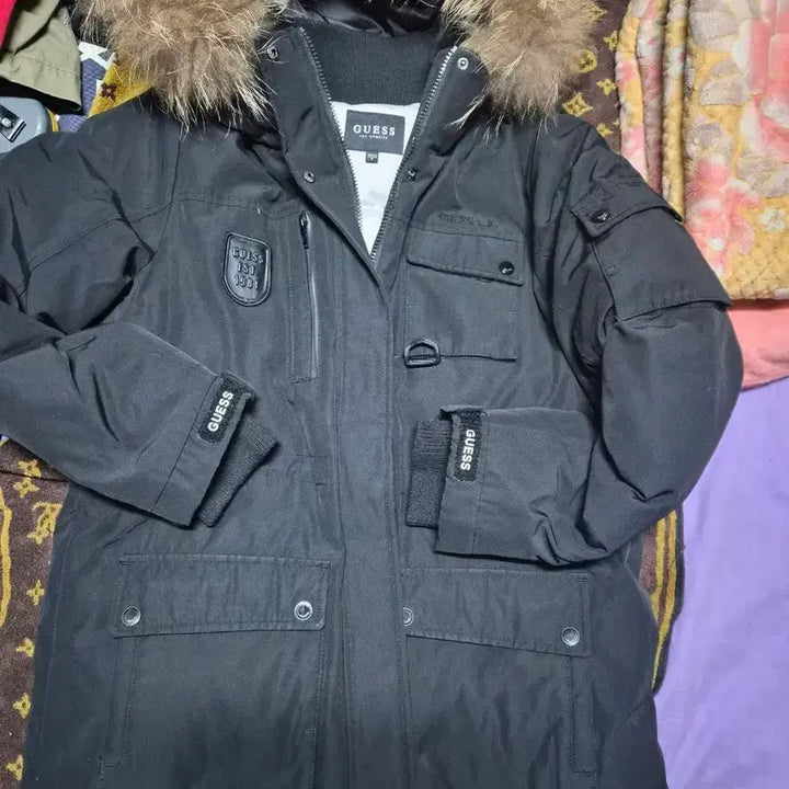 [BUNJANG] Guess Black Padded Jumper with Fur Hood Trim / 게스 블랙 패딩 점퍼 후드 퍼 장식