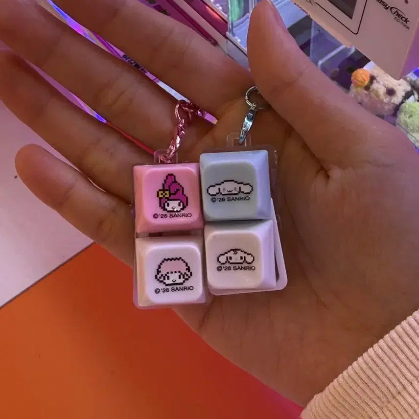 [BUNJANG] Sanrio LED Keycap Keychain - My Melody &amp; Cinnamoroll / 산리오 LED 키캡키링 마이멜로디 시나모롤