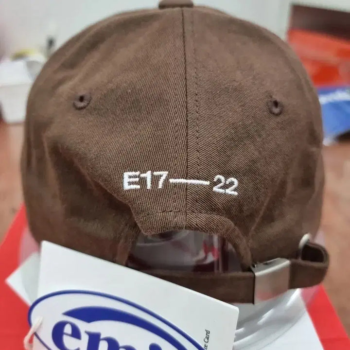 [BUNJANG] Emis Embroidered Logo Ball Cap Color Block Brown / 이미스 자수로고 볼캡 배색브라운 새상품