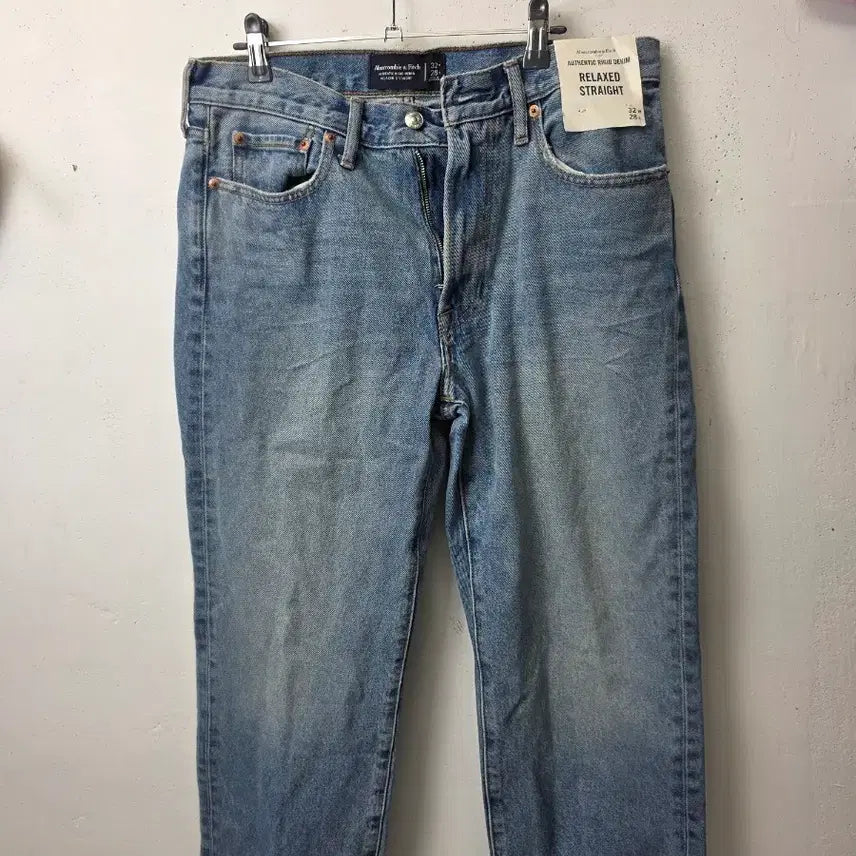 [BUNJANG] Abercrombie &amp; Fitch Relaxed Straight Jeans 32/28 / 아베크롬비 릴렉스 스트레이트 청바지 32/28