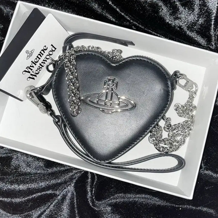 [BUNJANG] Vivienne Westwood Nappa Heart Wristlet Black Mini Bag / 정품)비비안 웨스트우드 나파 하트 리스틀릿 블랙 미니백 미니가방