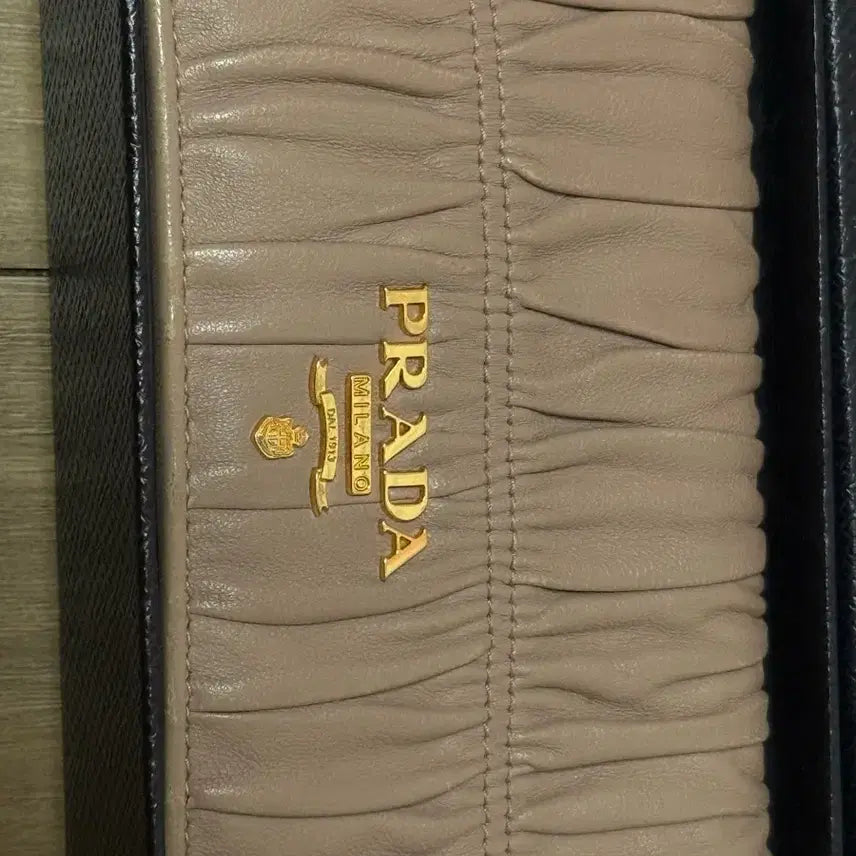 [BUNJANG] Prada Nappa Gaufre Bi-fold Wallet Pink Beige / 프라다 나파 고프레 반지갑 핑크베이지