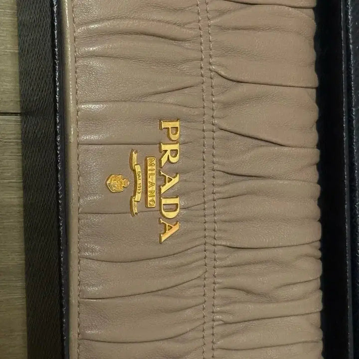 [BUNJANG] Prada Nappa Gaufre Bi-fold Wallet Pink Beige / 프라다 나파 고프레 반지갑 핑크베이지