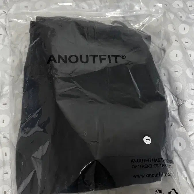 [BUNJANG] Unoutfit Semi Wide Balloon Fit Sweatpants / 언아웃핏 세미 와이드 벌룬핏 스웻팬츠