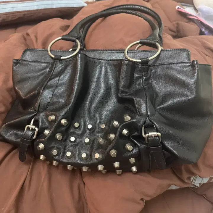[SOLD OUT] 스컬프터 메탈 스터드 토트백 블랙