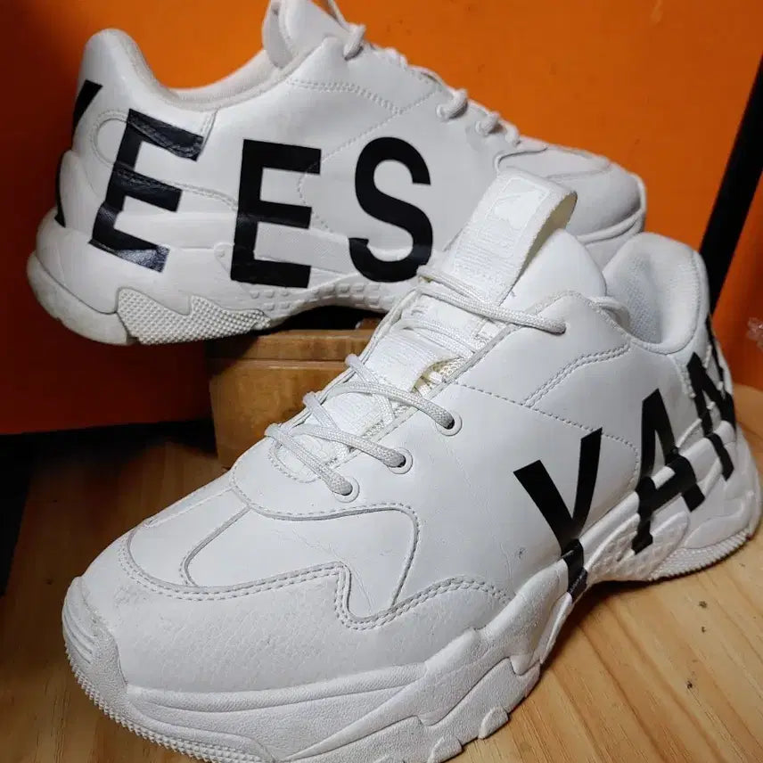 [BUNJANG] MLB New York Yankees Sneakers / MLB뉴욕 양키스(US8표기260 추천사이즈255)