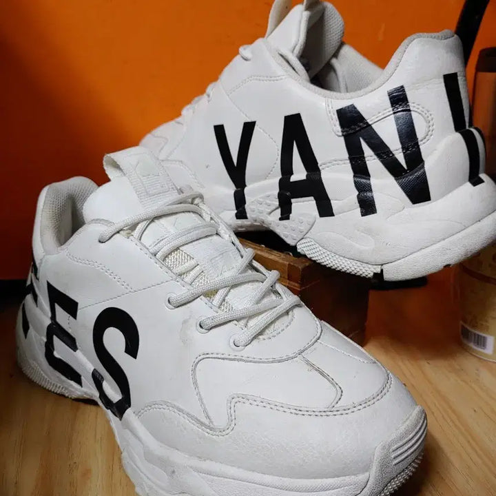 [BUNJANG] MLB New York Yankees Sneakers / MLB뉴욕 양키스(US8표기260 추천사이즈255)