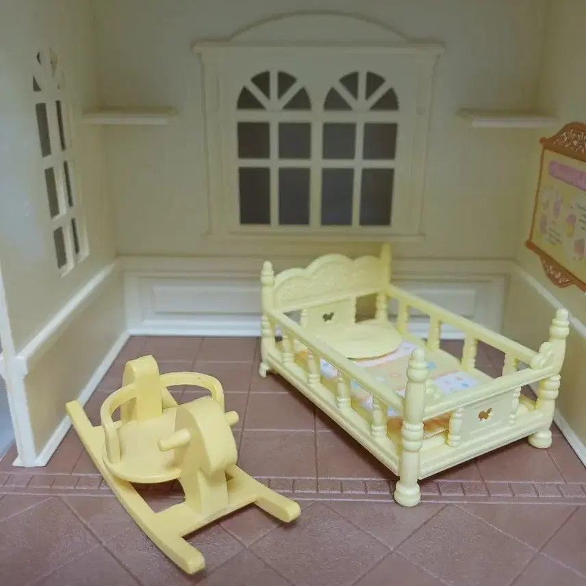 [BUNJANG] Sylvanian Families Yellow Baby Bed &amp; Rocking Horse Set / 실바니안 노란 아기 침대 &amp; 흔들 목마 세트