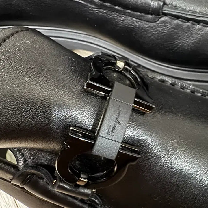 [BUNJANG] Salvatore Ferragamo Black Loafers (Size 8.5) / 페레가모 블랙 로퍼 (8.5, 275)